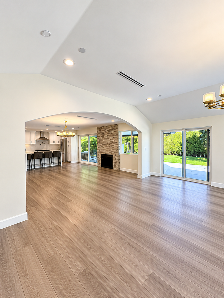7214 Fallbrook Ave - Photo 5 of 26
