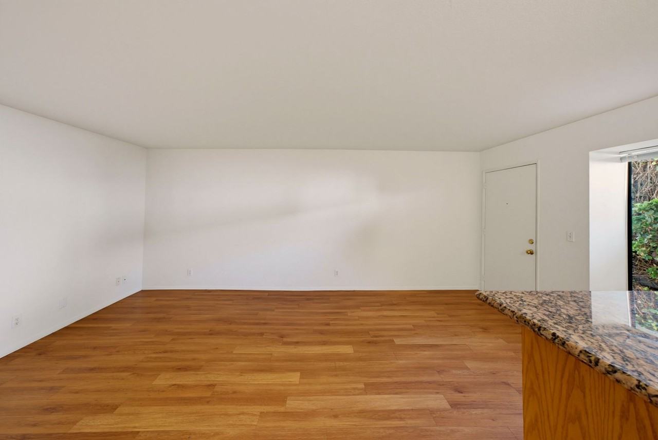 5018 Denny Ave - Photo 3 of 29