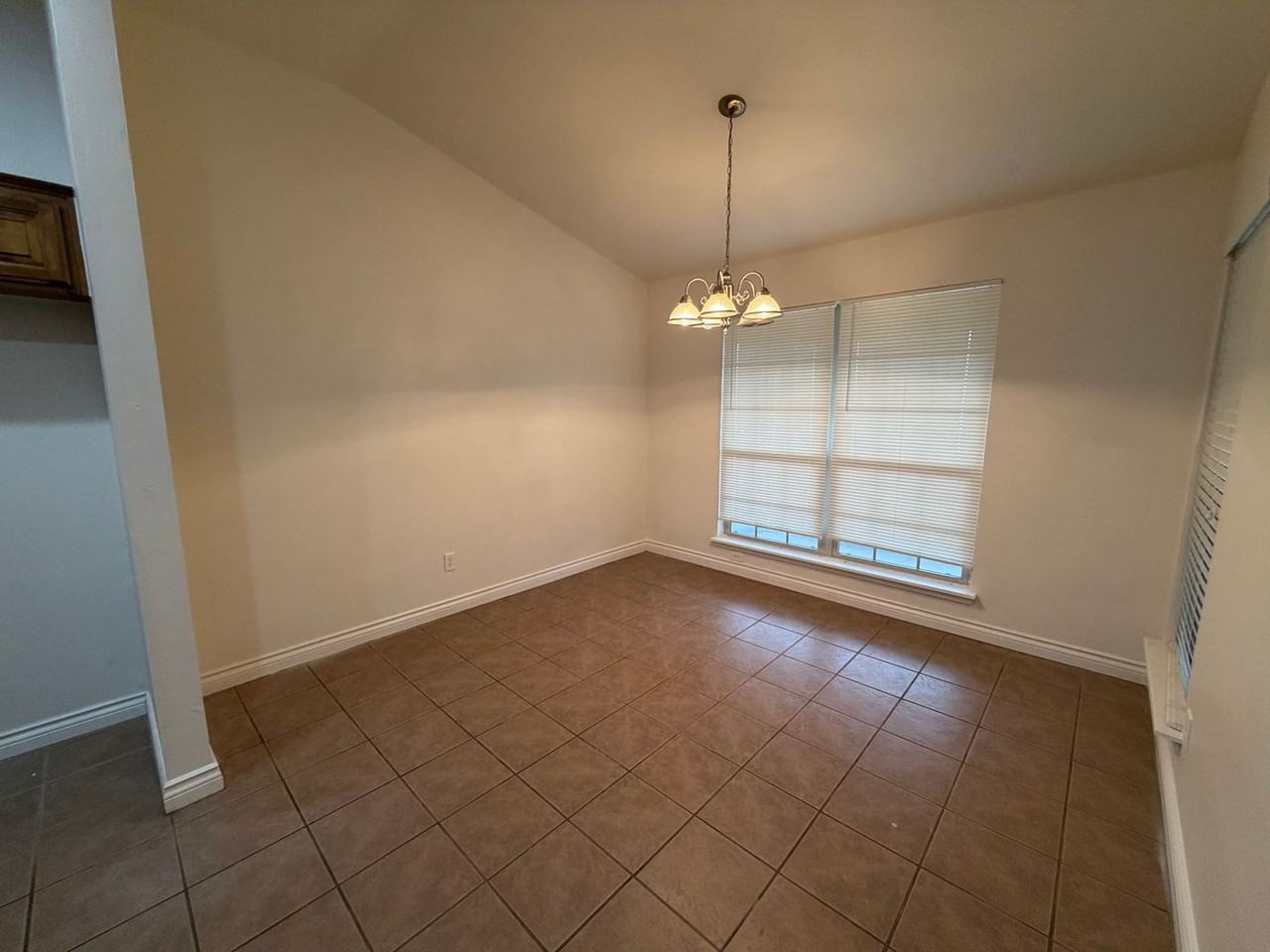 18205 Piedra Dr - Photo 6 of 34