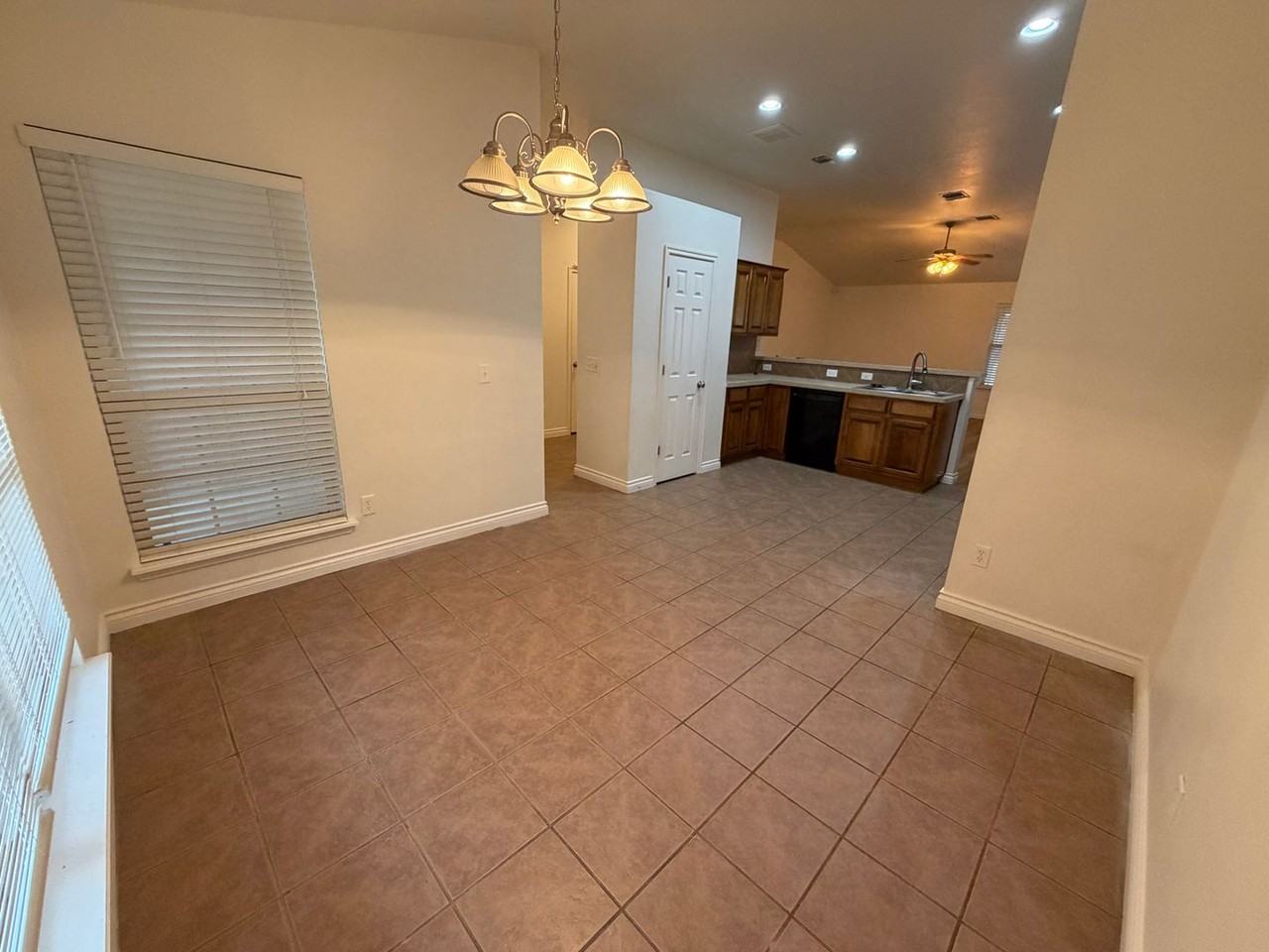 18205 Piedra Dr - Photo 7 of 34