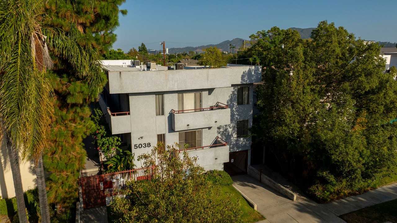 5038 Cahuenga - Photo 3 of 5