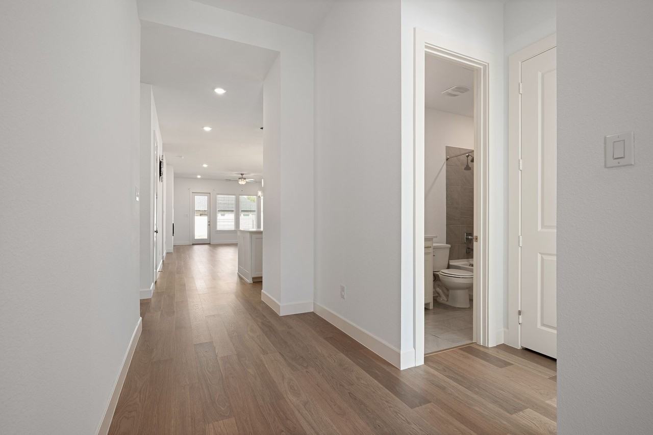 3132 Blake Dr - Photo 4 of 28