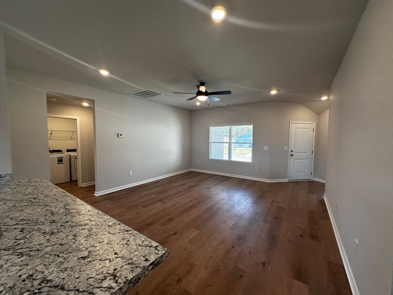 856 Ashford Dr - Photo 4 of 18
