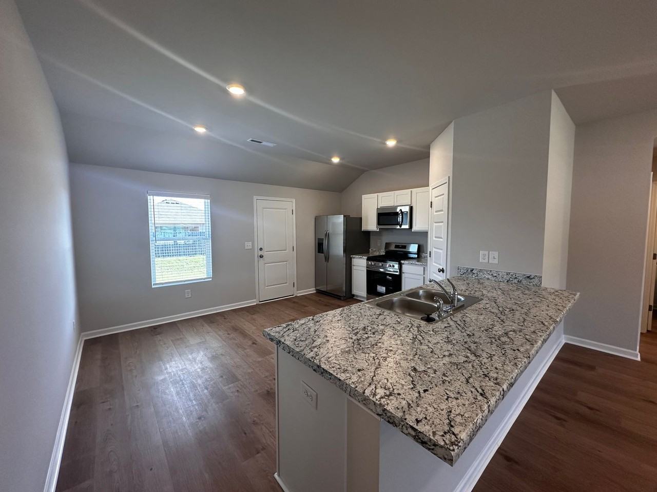 856 Ashford Dr - Photo 5 of 18