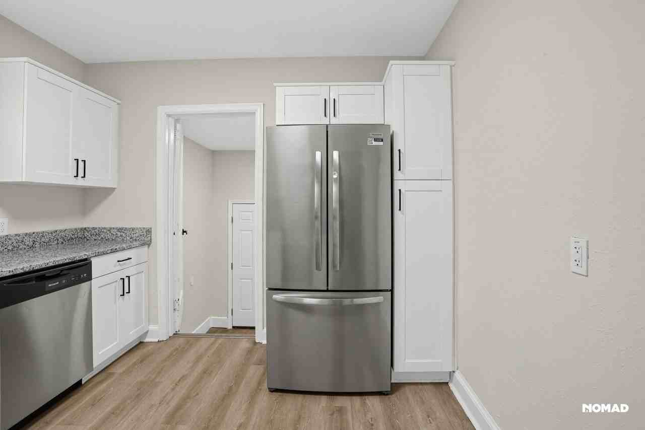 548 Lasalle Ave - Photo 4 of 32