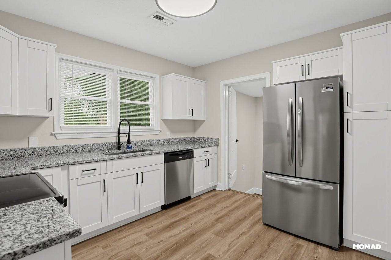 548 Lasalle Ave - Photo 7 of 32