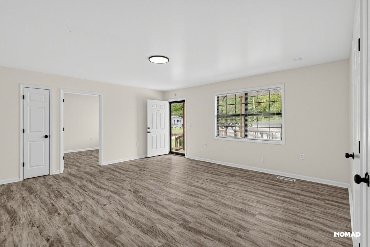701 Leveck St Nw - Photo 6 of 32