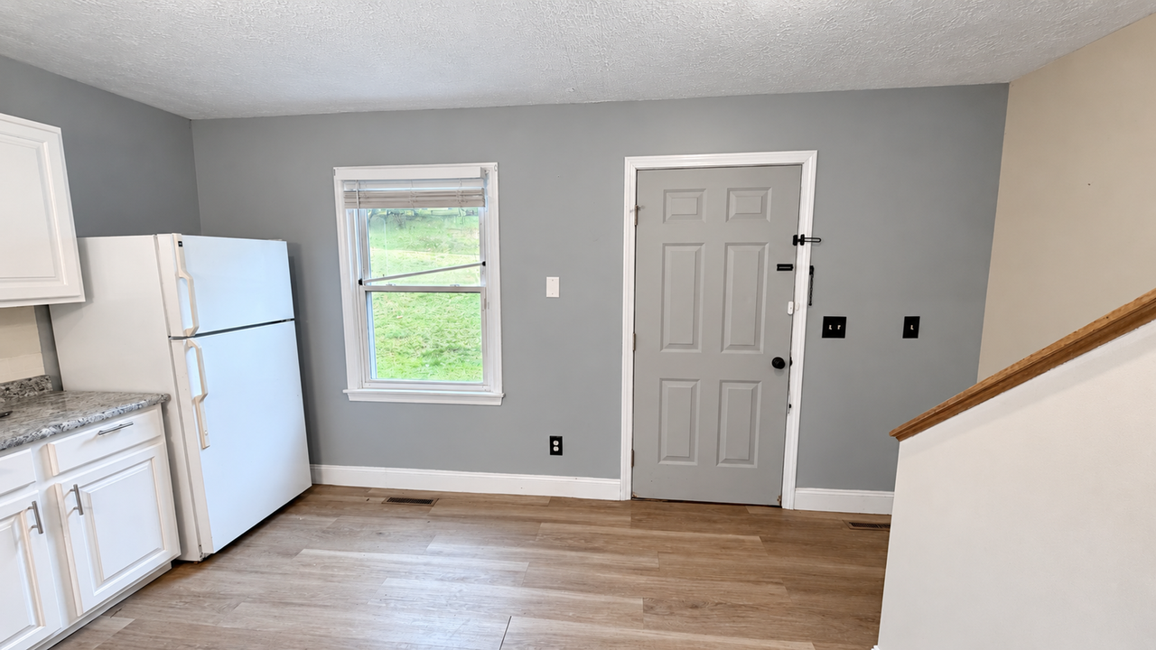 42 Broadview Ave - Photo 2 of 14