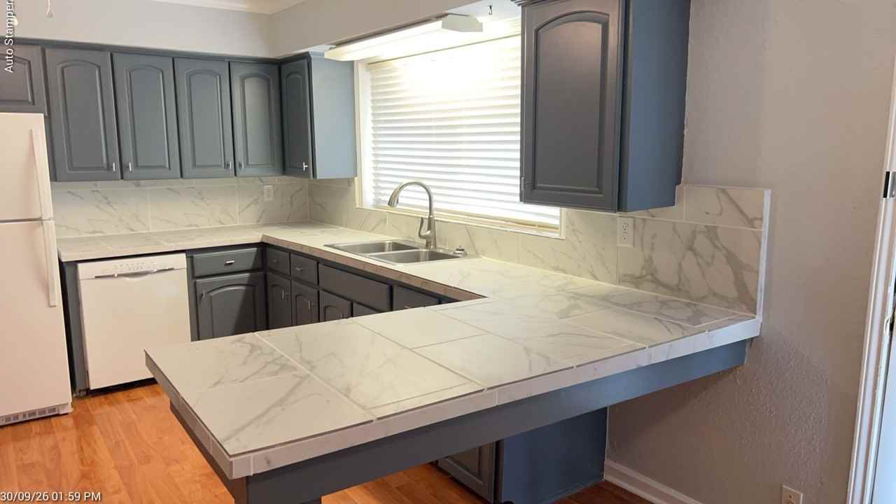 1219 California Ln - Photo 3 of 32