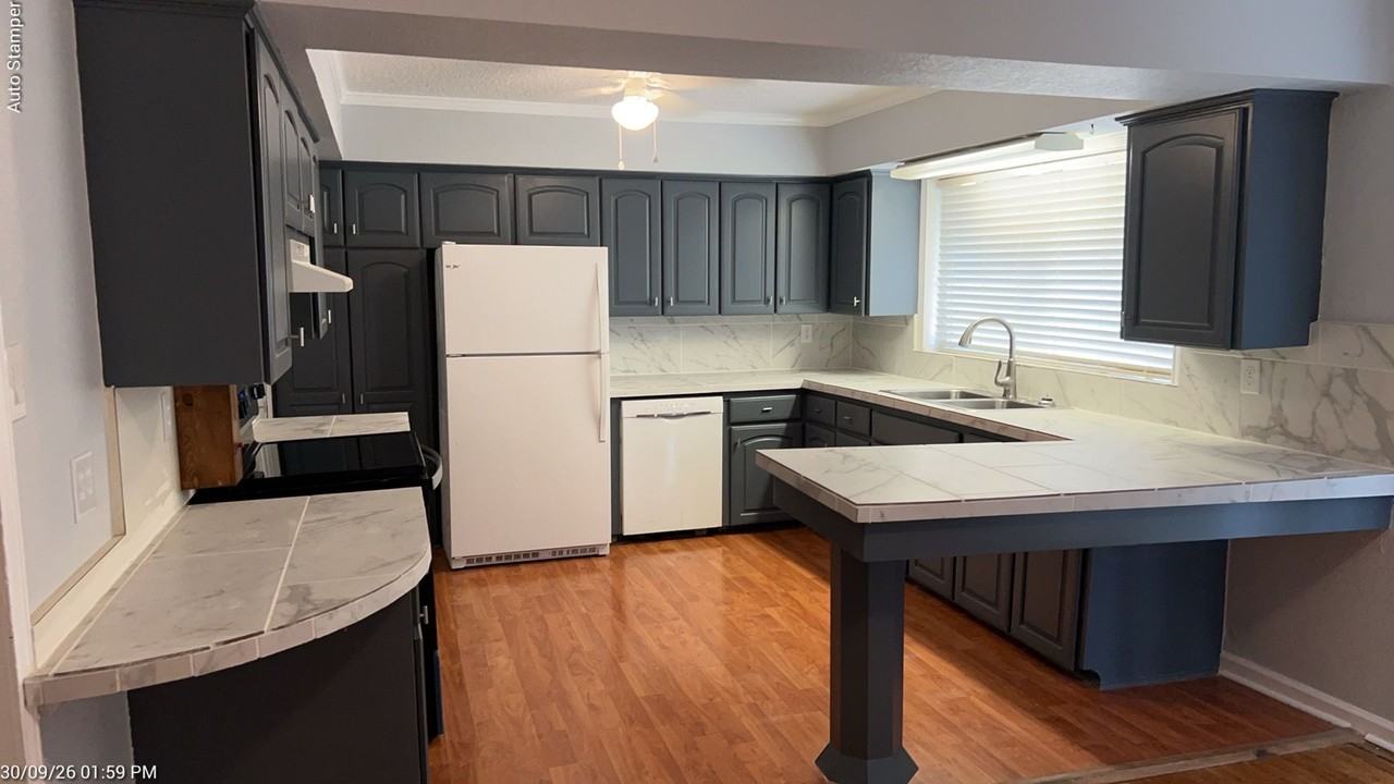 1219 California Ln - Photo 4 of 32