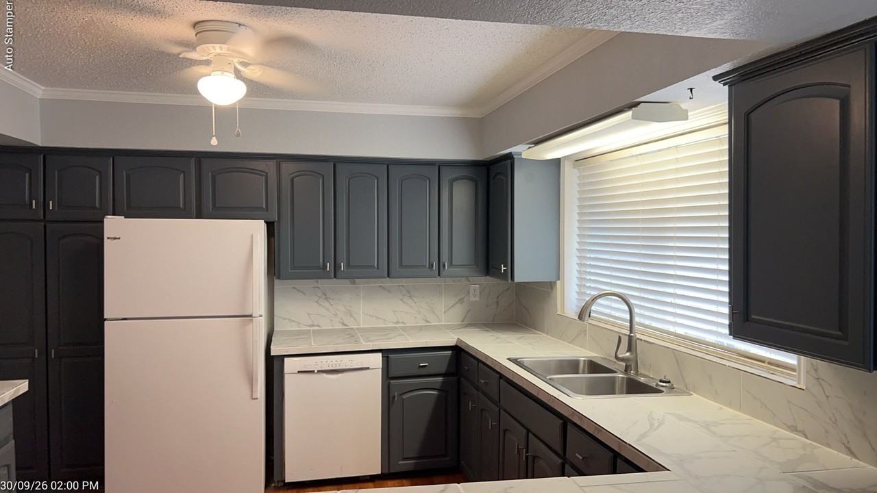 1219 California Ln - Photo 6 of 32