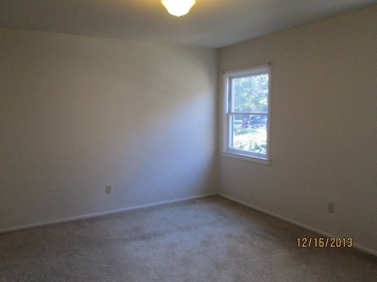 635 Saint John St - Photo 4 of 7