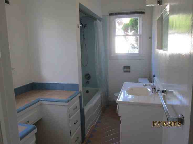 635 Saint John St - Photo 5 of 7