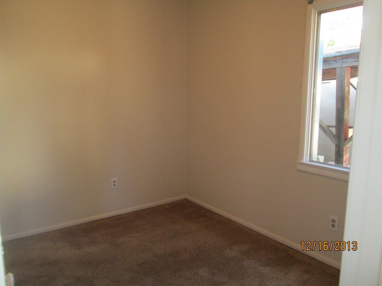 635 Saint John St - Photo 6 of 7