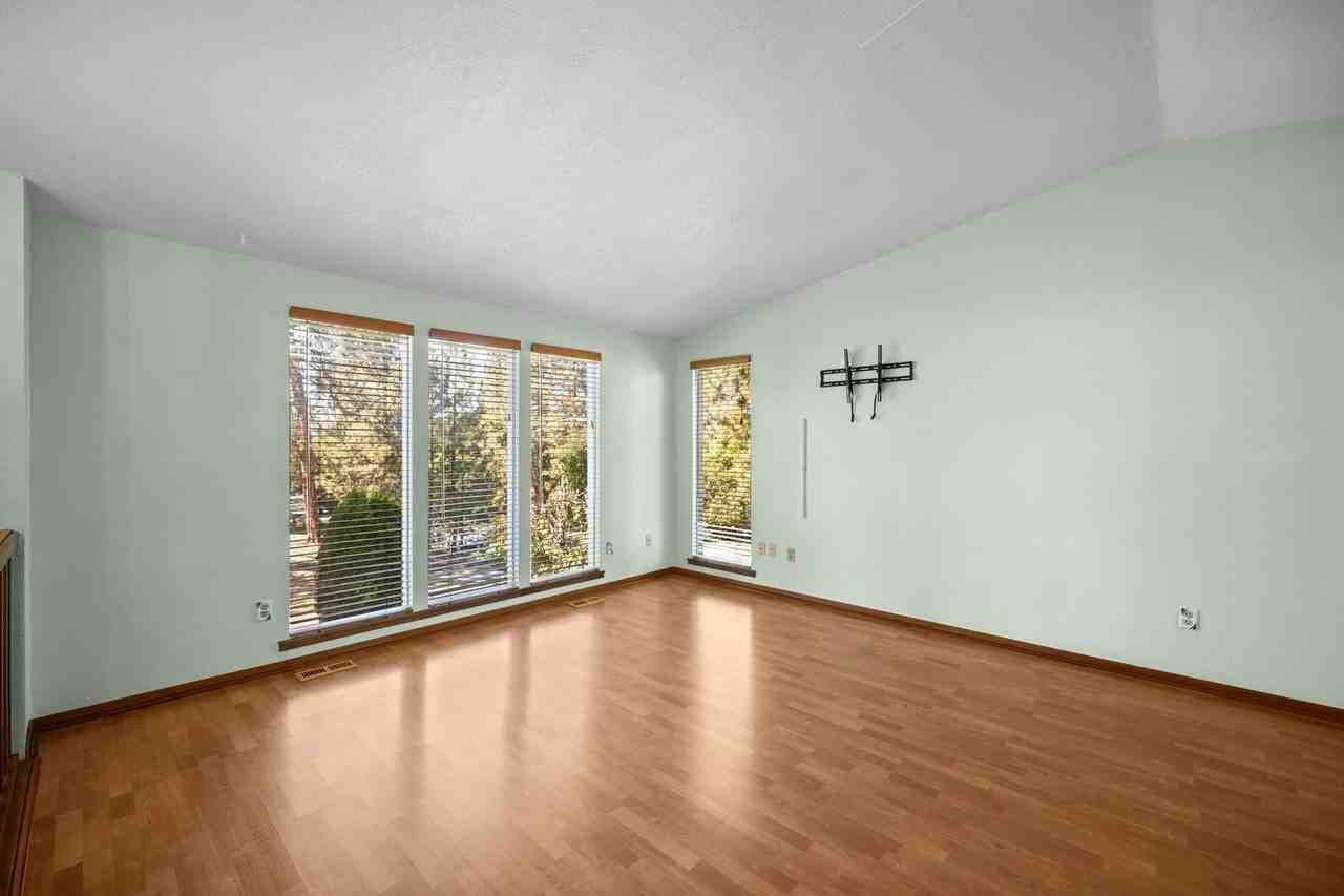 707 S Myrtle St - Photo 3 of 33