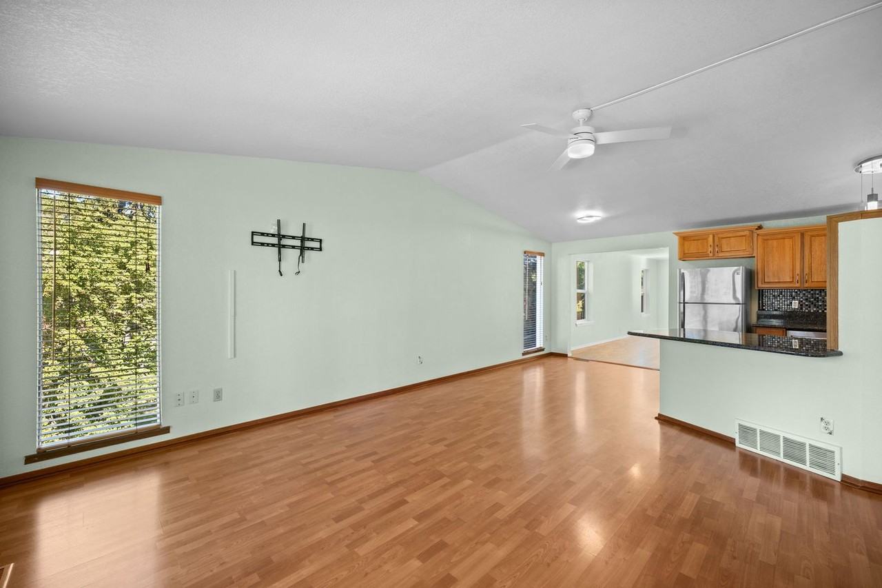 707 S Myrtle St - Photo 4 of 33