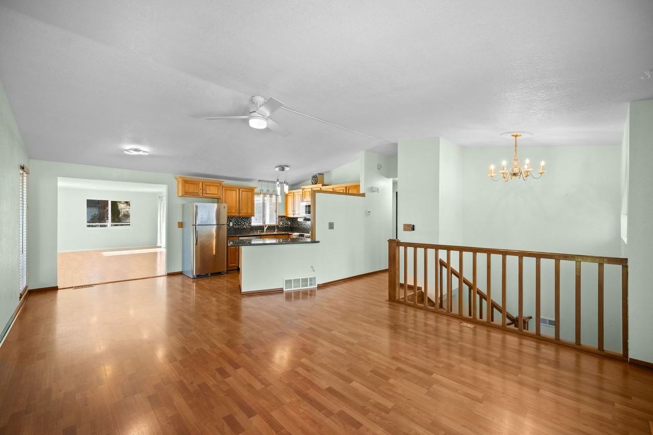 707 S Myrtle St - Photo 5 of 33