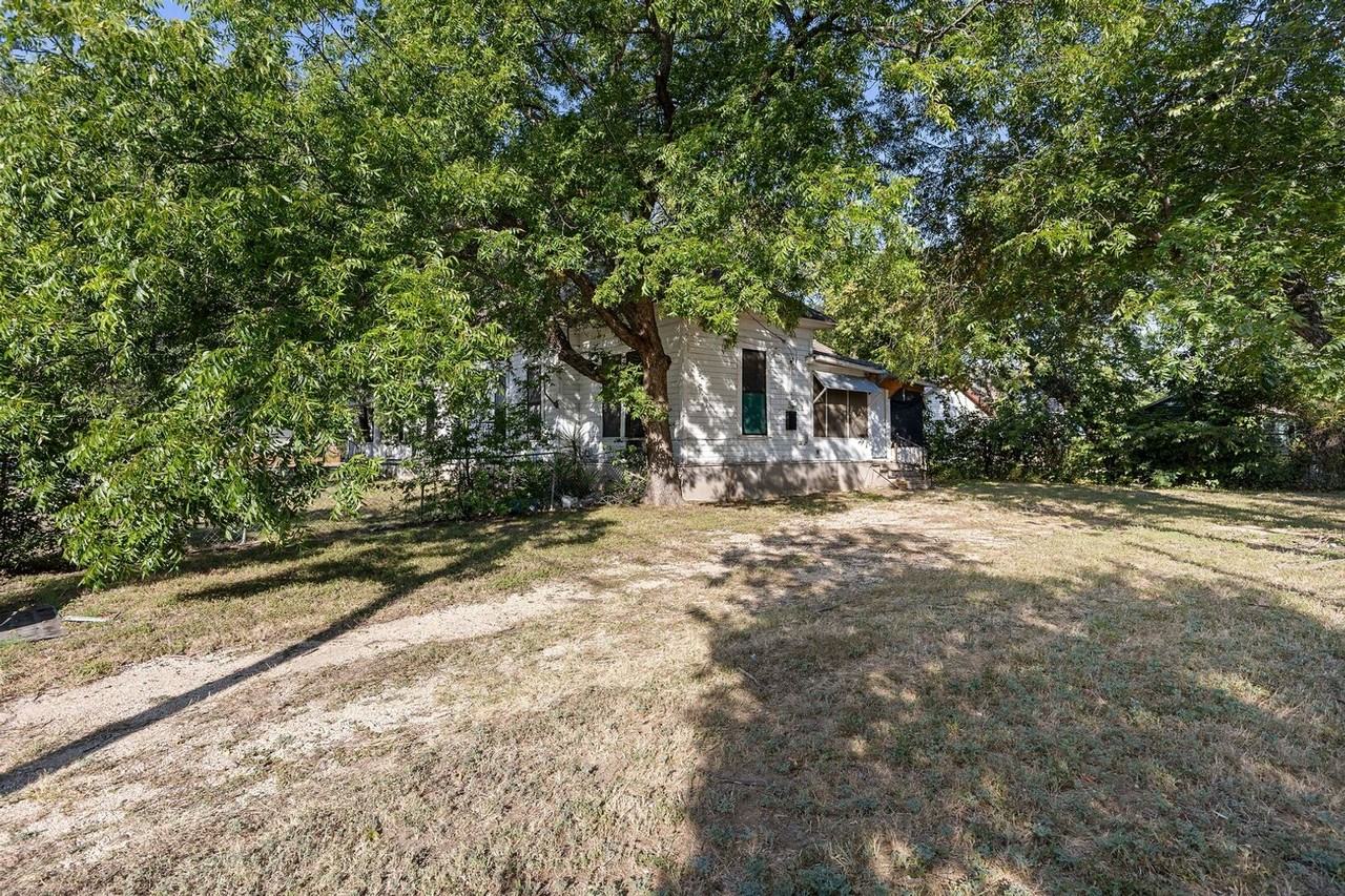 1203 N 5th St - Photo 3 of 3
