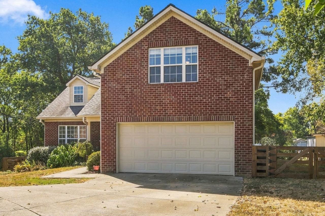 512 Twin Oaks Cir - Photo 2 of 28