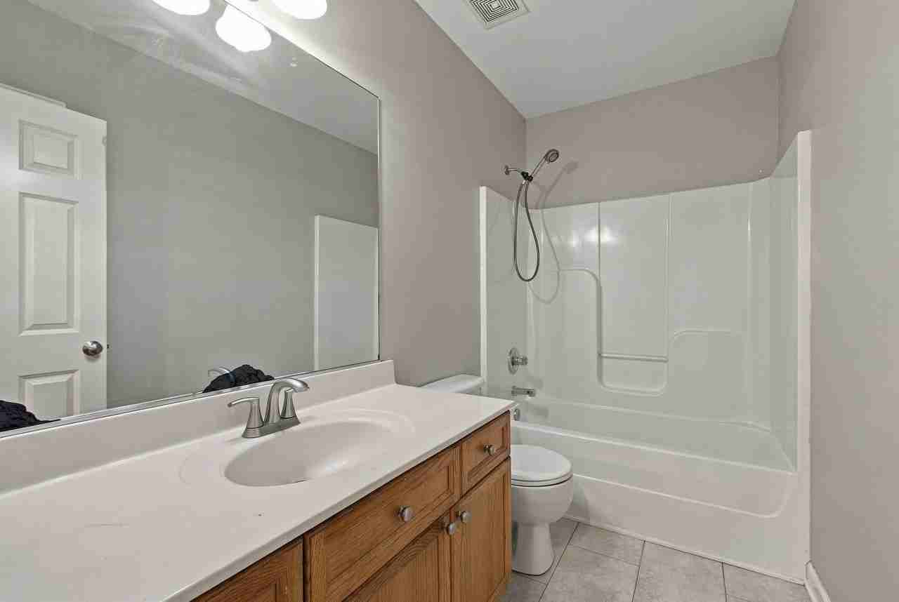 512 Twin Oaks Cir - Photo 4 of 28