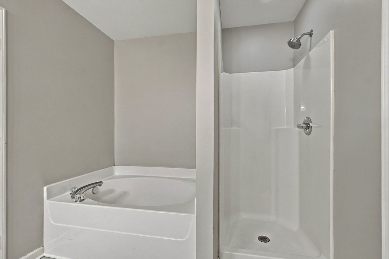 512 Twin Oaks Cir - Photo 5 of 28