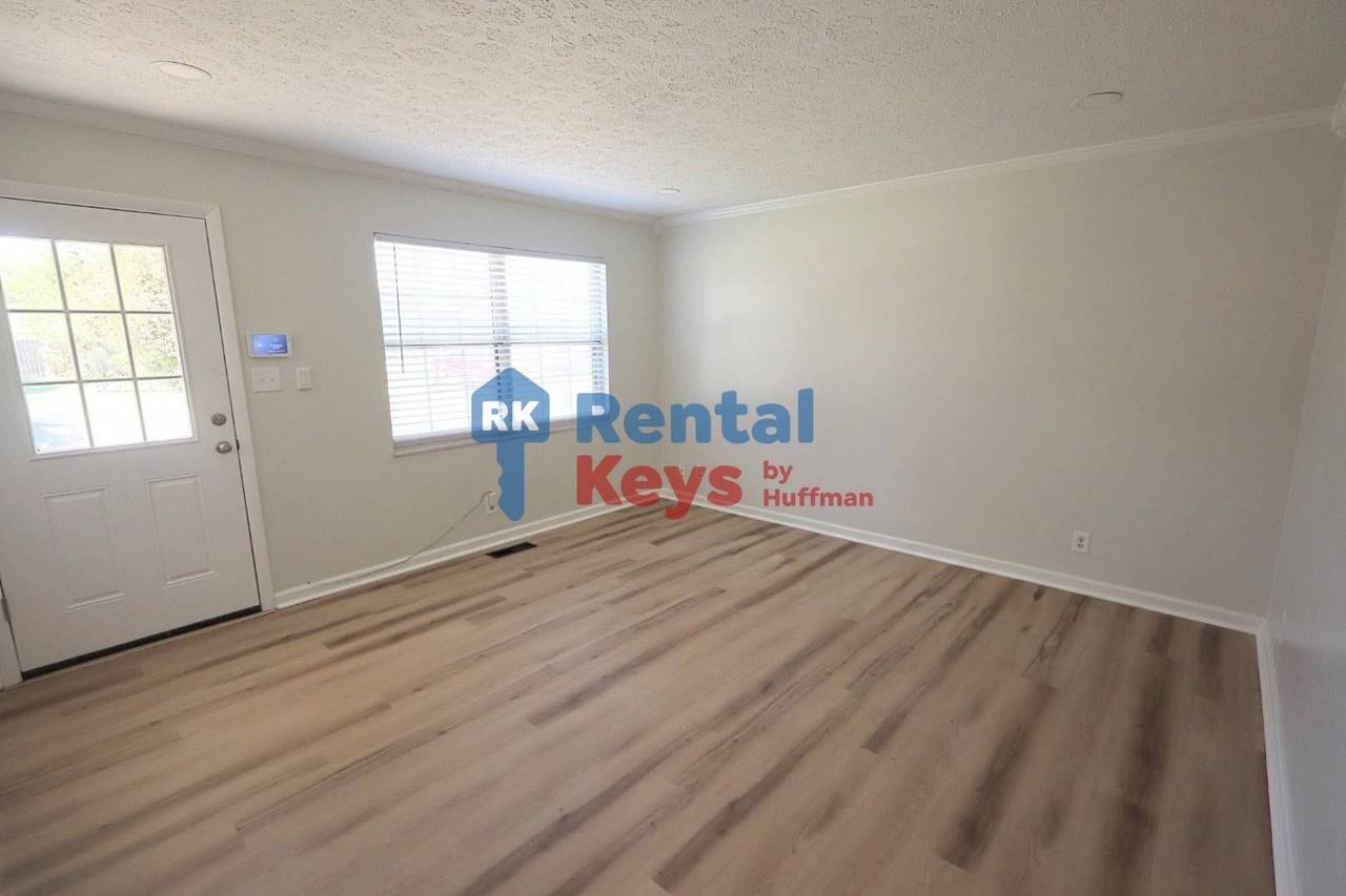 762 Judson St - Photo 2 of 14
