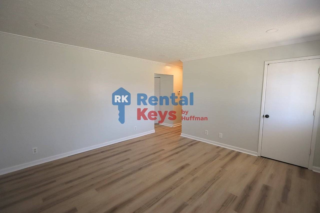 762 Judson St - Photo 3 of 14