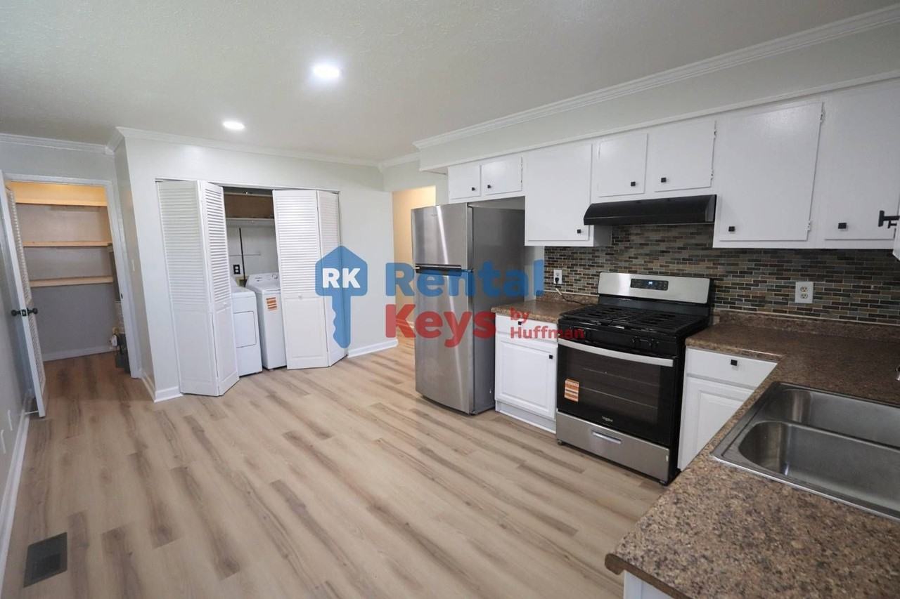 762 Judson St - Photo 4 of 14