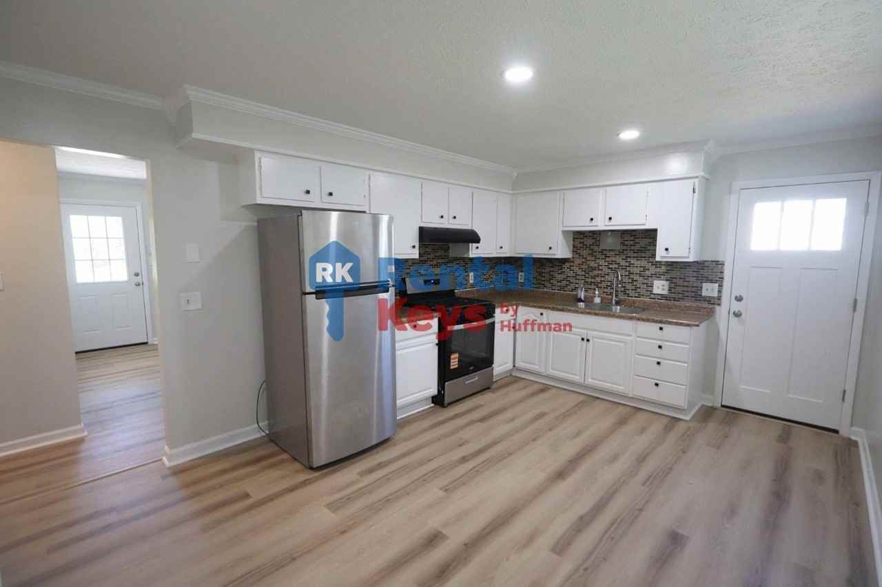 762 Judson St - Photo 5 of 14
