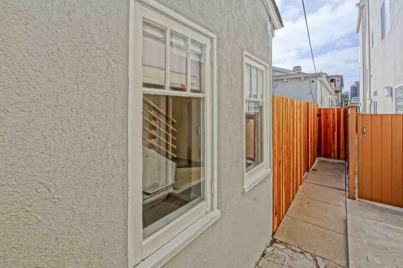 418 10th Pl - Photo 4 of 17