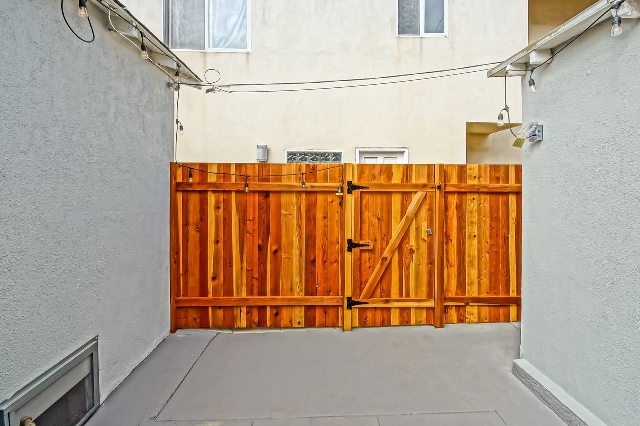 418 10th Pl - Photo 5 of 17