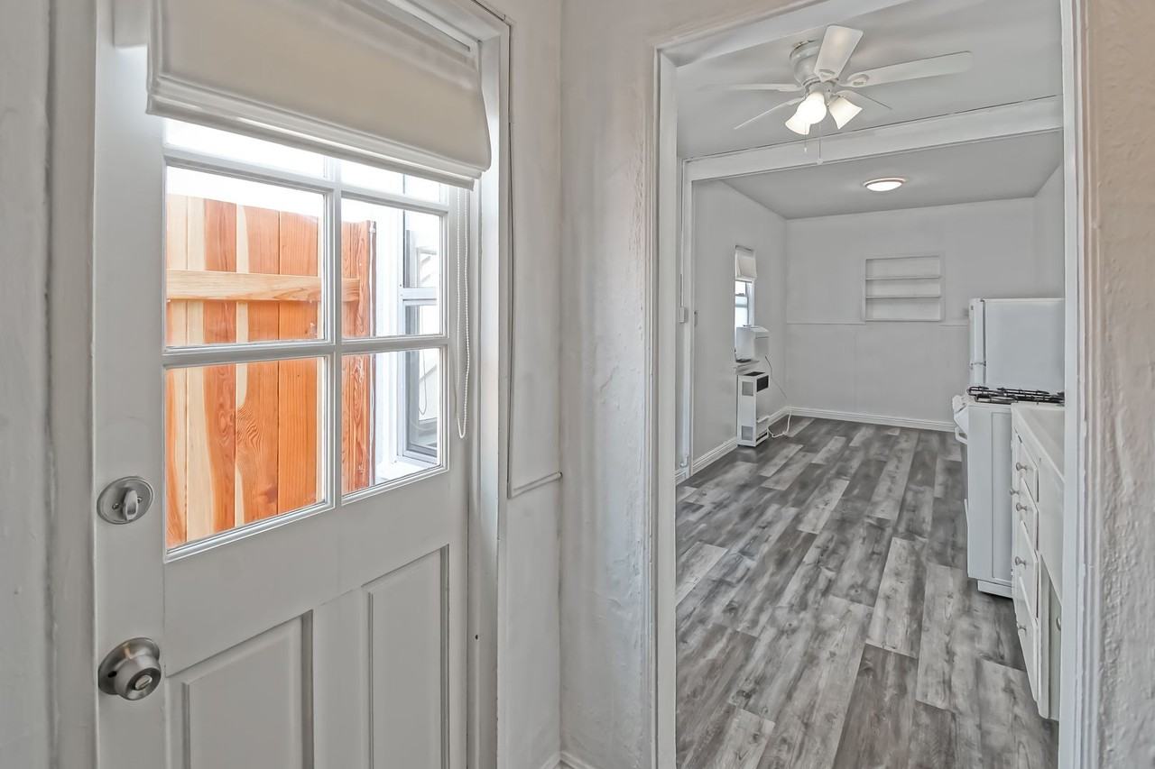 418 10th Pl - Photo 7 of 17