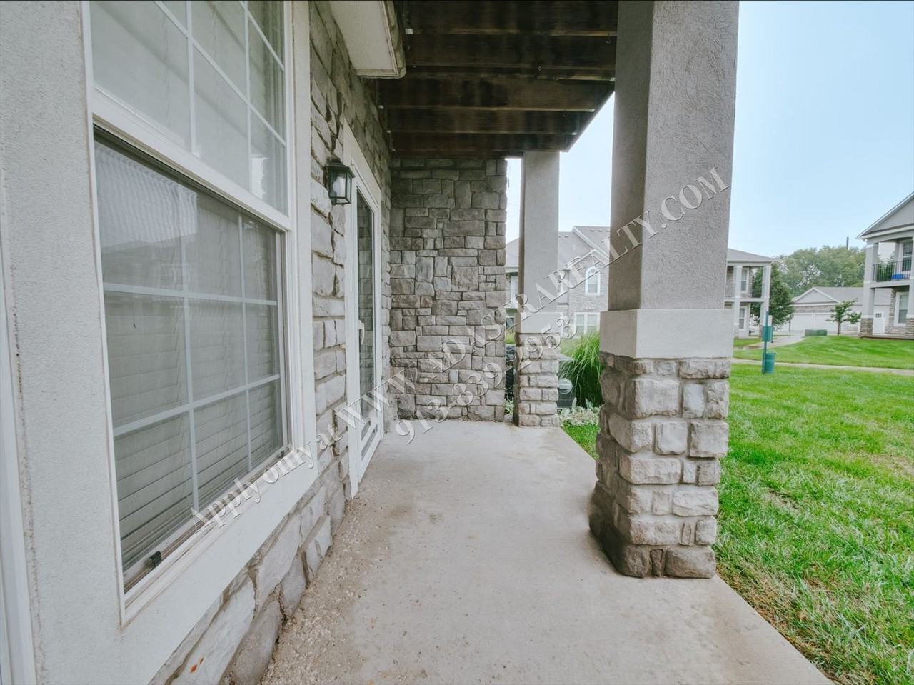 15945 S Crestview Dr - Photo 4 of 50