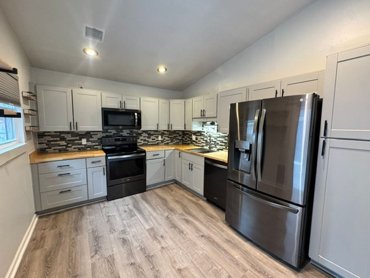 6809 Nw 63rd Ter - Photo 6 of 16