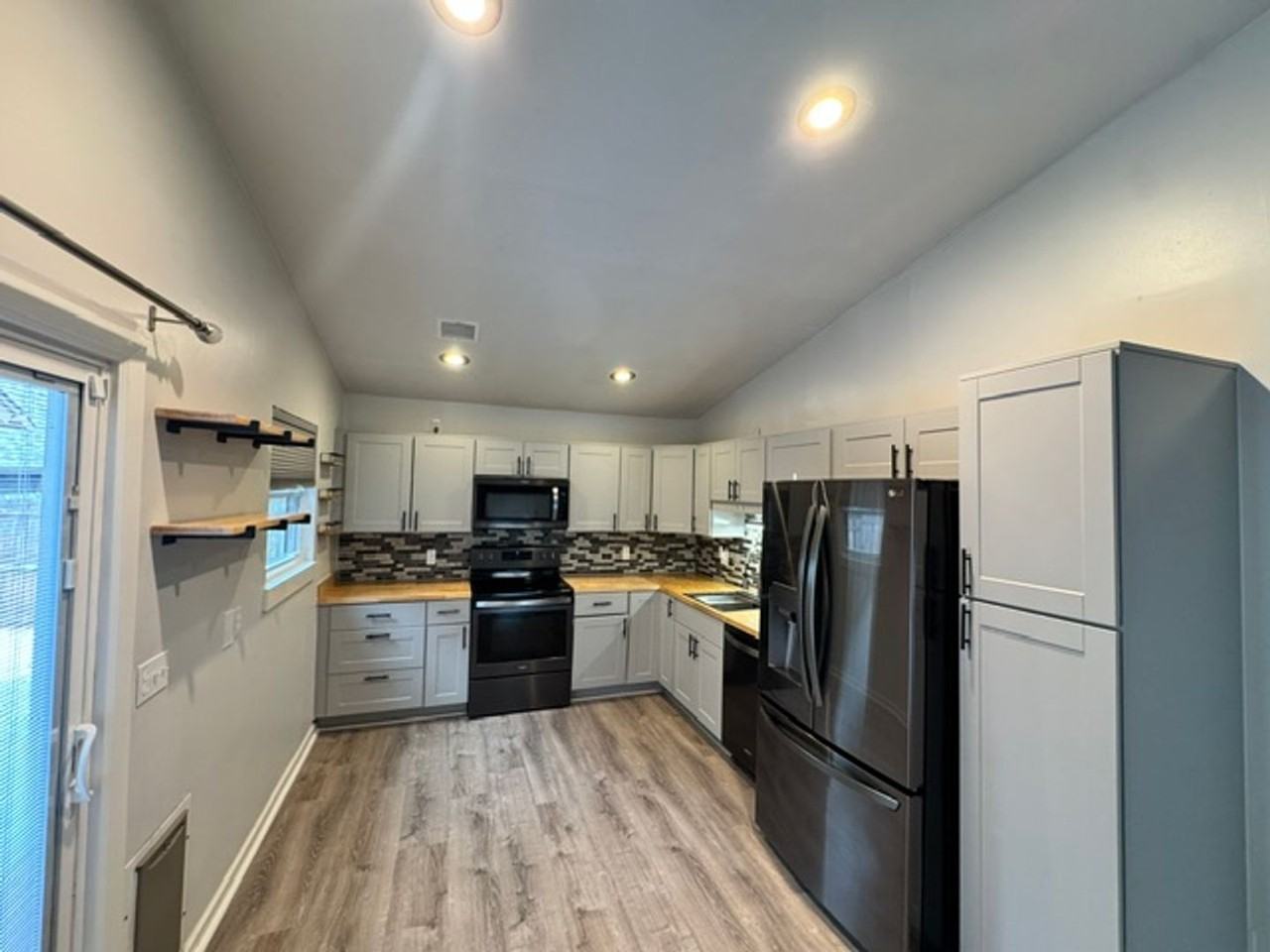 6809 Nw 63rd Ter - Photo 7 of 16