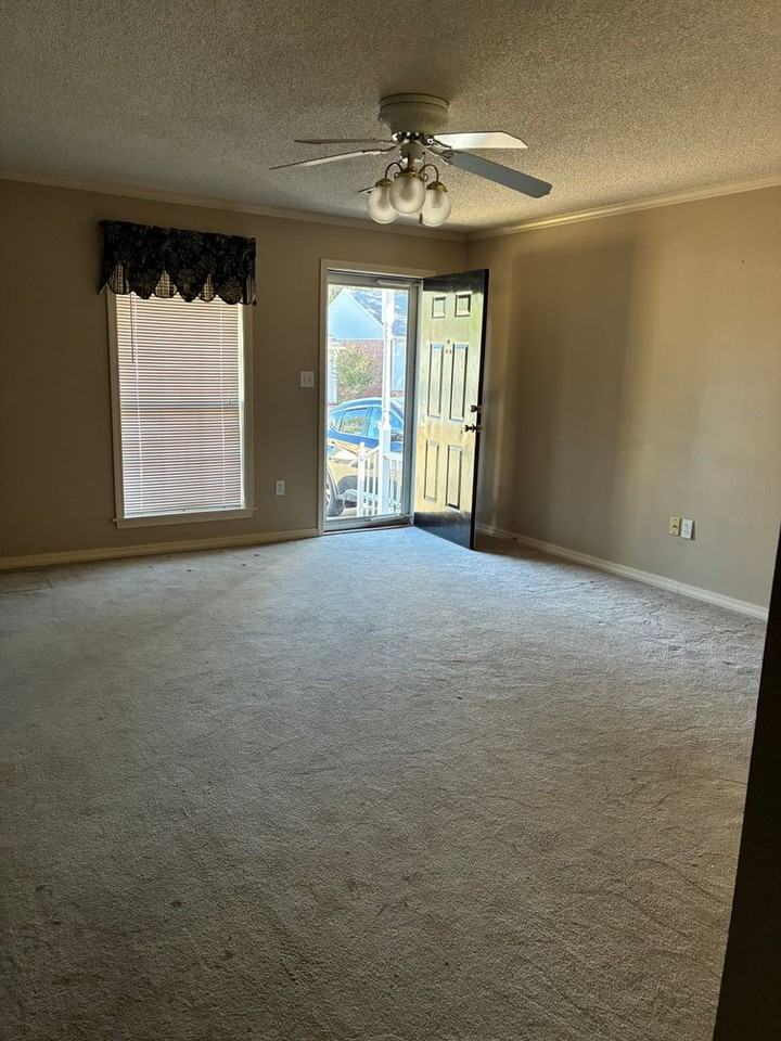115 River Oaks Blvd - Photo 4 of 18