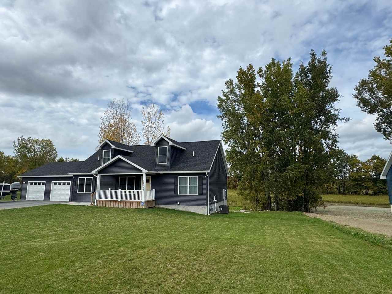 22193 Freedom Dr - Photo 2 of 8