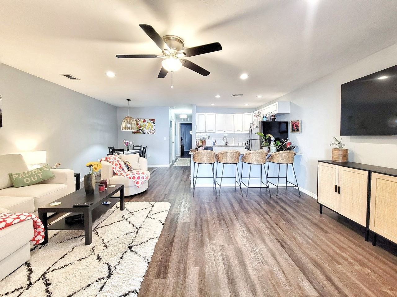 2830 Sw 14th Dr - Photo 2 of 21
