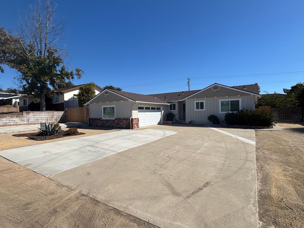 3558 Drake Dr - Photo 2 of 13