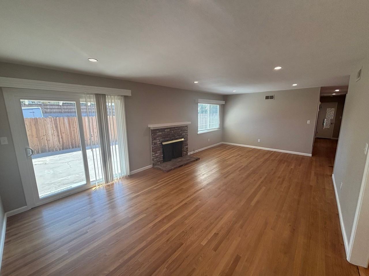 3558 Drake Dr - Photo 3 of 13