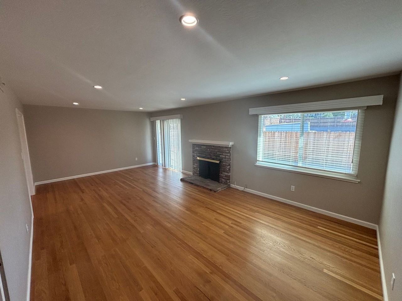 3558 Drake Dr - Photo 4 of 13
