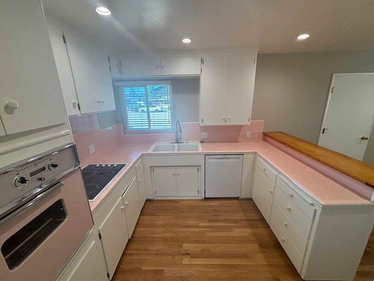 3558 Drake Dr - Photo 6 of 13