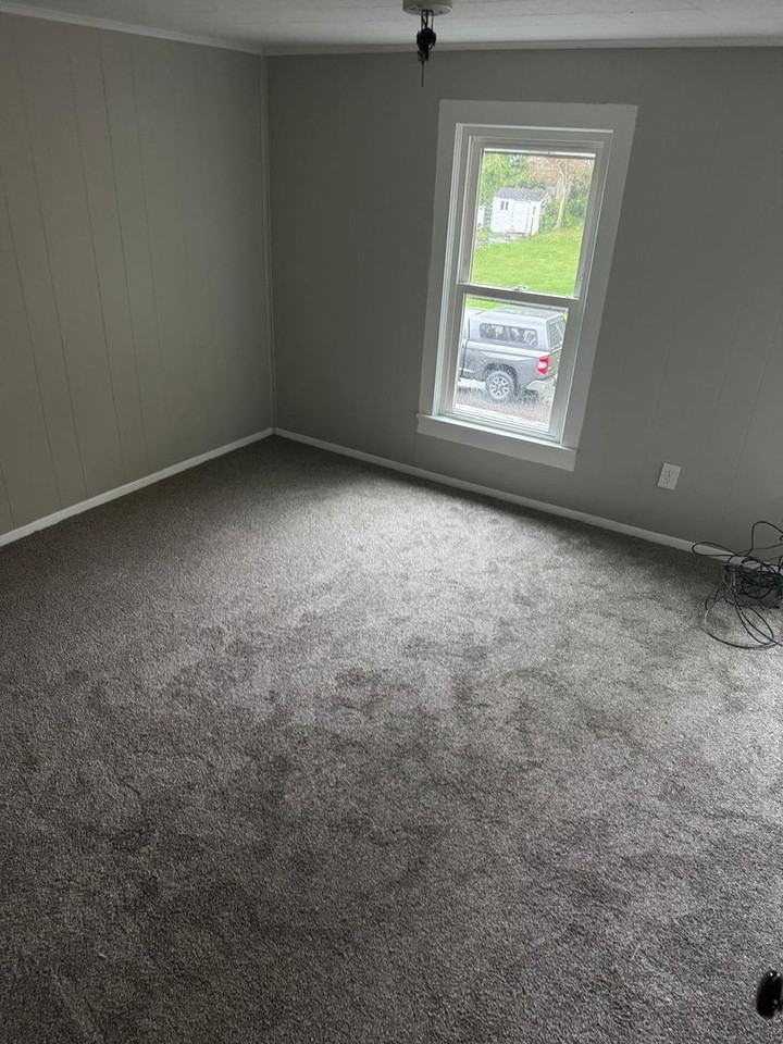 370 Broadwell Ave - Photo 5 of 15