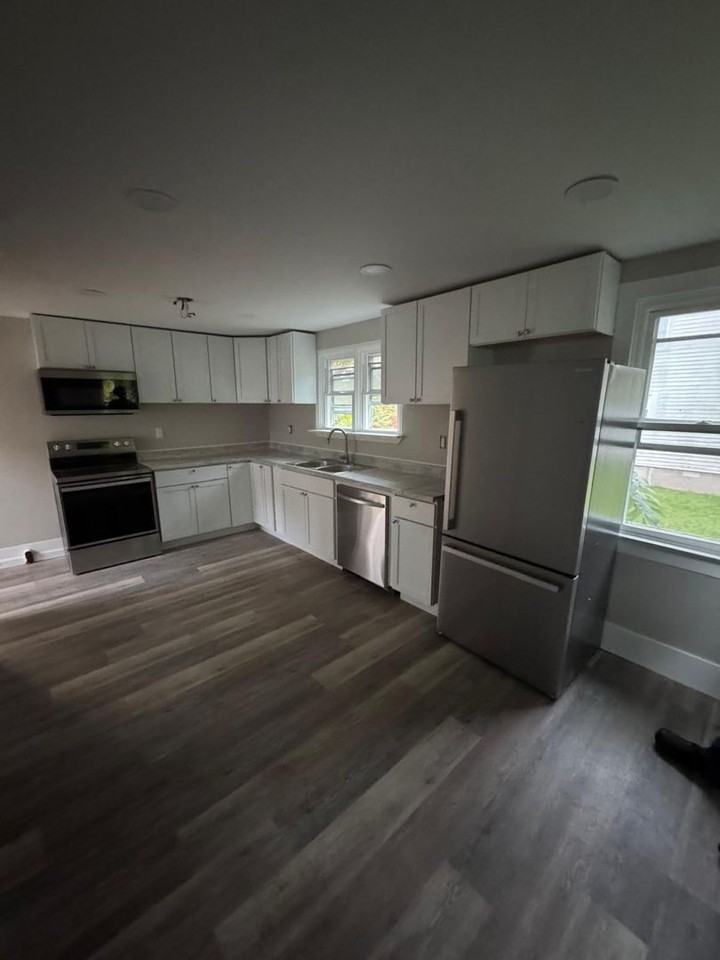 370 Broadwell Ave - Photo 6 of 15