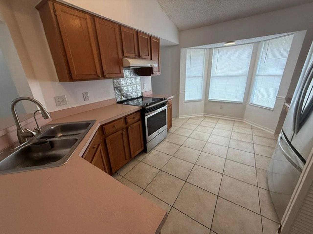 204 S Somerset Ct - Photo 2 of 14