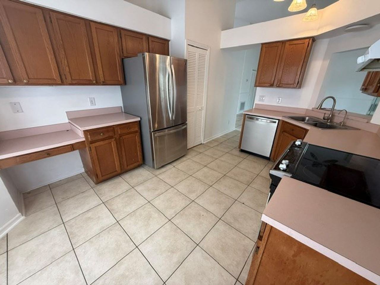 204 S Somerset Ct - Photo 3 of 14