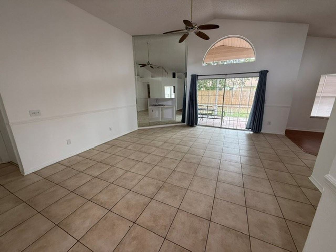 204 S Somerset Ct - Photo 4 of 14