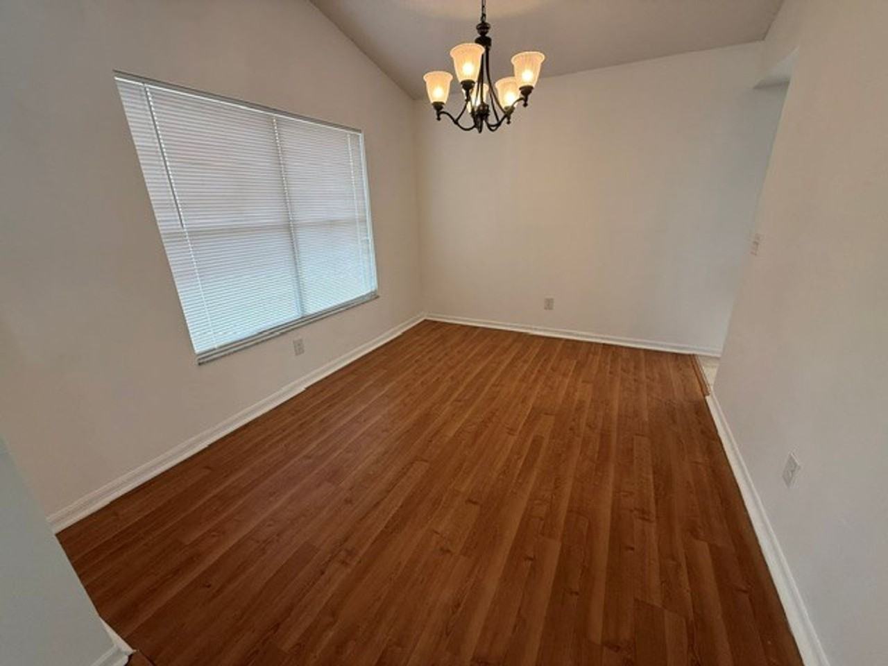 204 S Somerset Ct - Photo 5 of 14