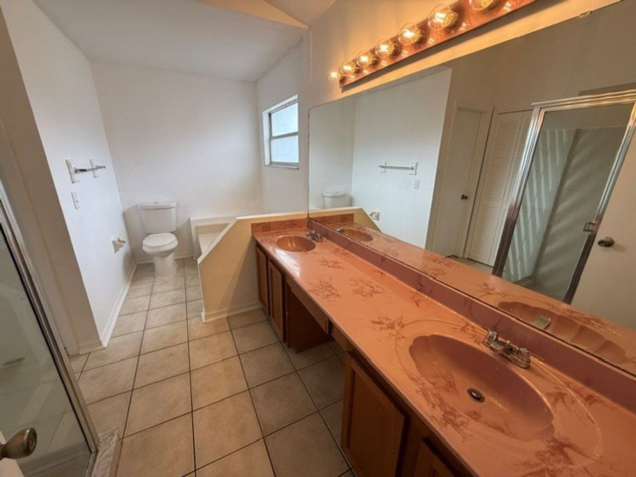 204 S Somerset Ct - Photo 7 of 14