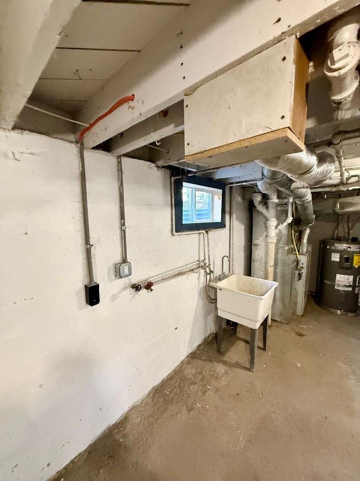 712 Mitchell St - Photo 2 of 14
